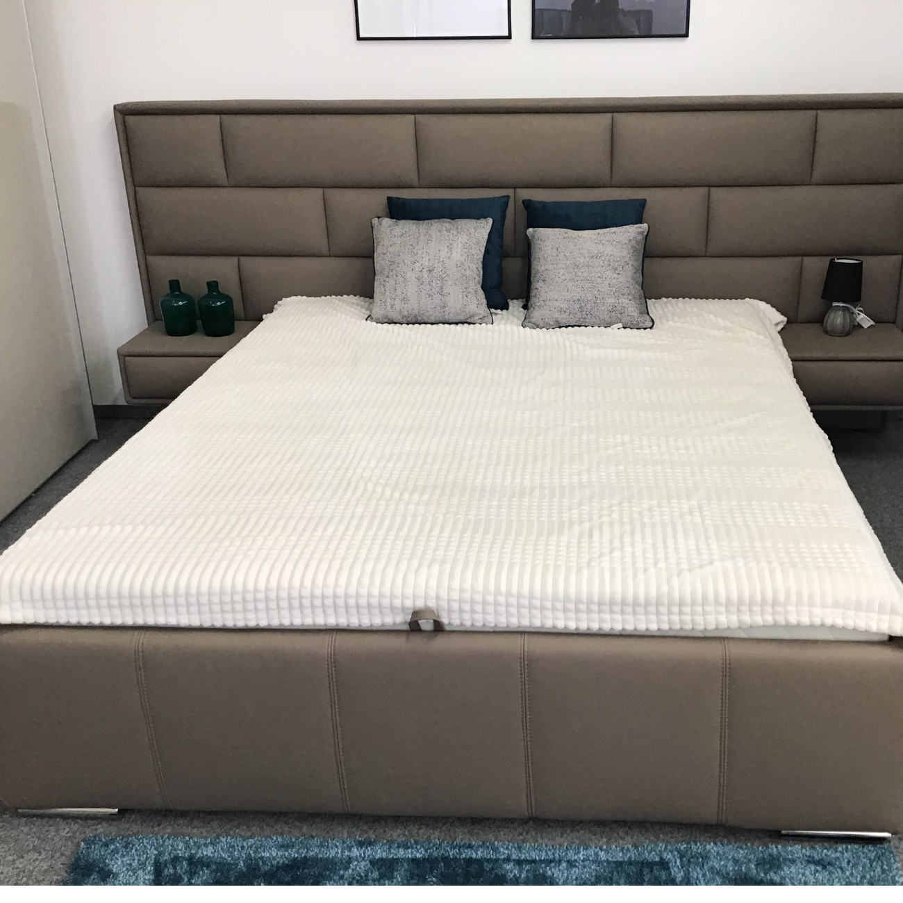 KOMI ágykeret ágyneműtartóval és éjjeliszekrénnyel - Marco Mobili Bútoráruház -