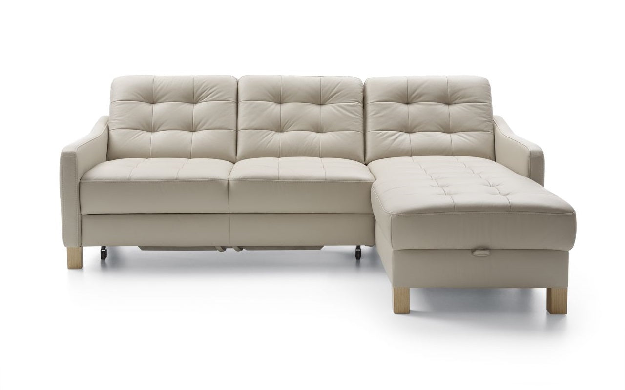 L alakú sarokkanapé karfával.