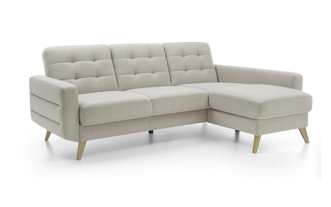 Skandináv stílusú sarokkanapé tölgyfa lábbal.