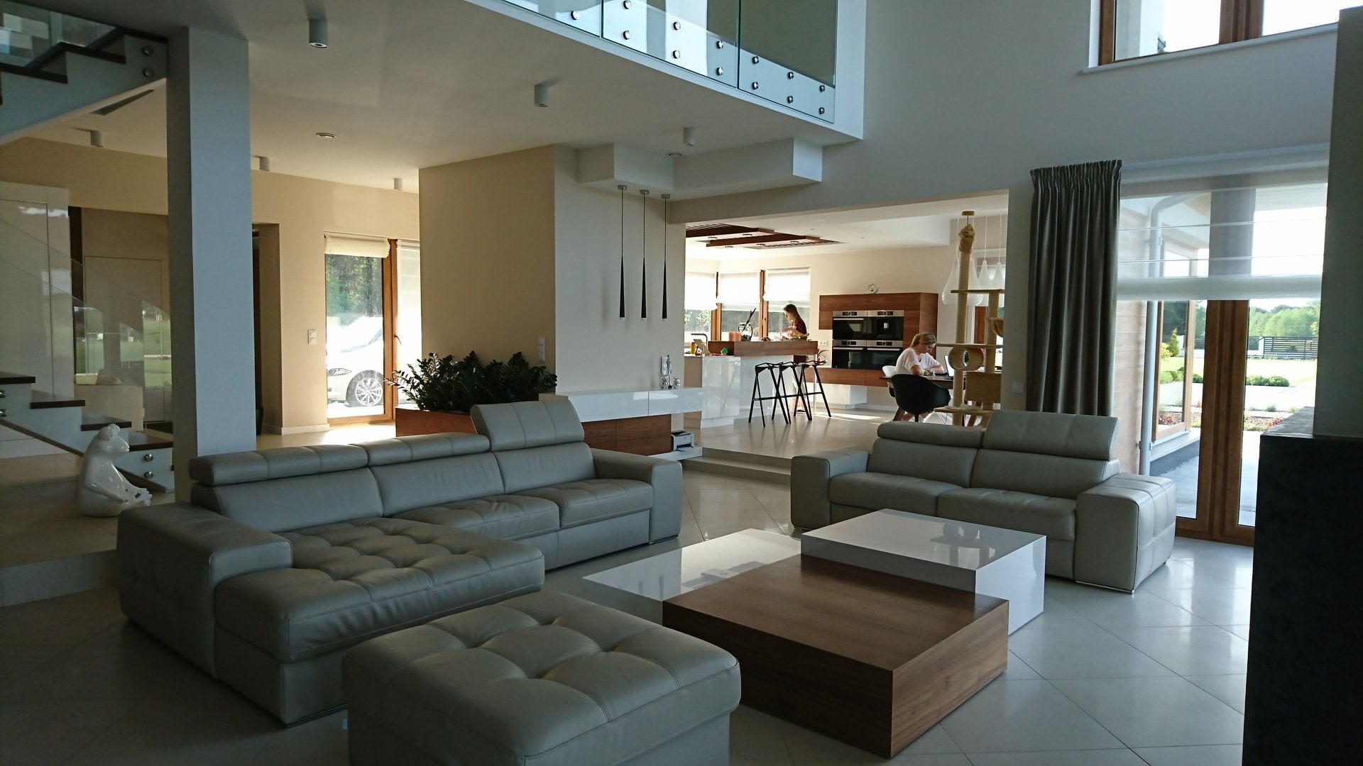 Nagy bézs több részes ülőgarnitúra szett.