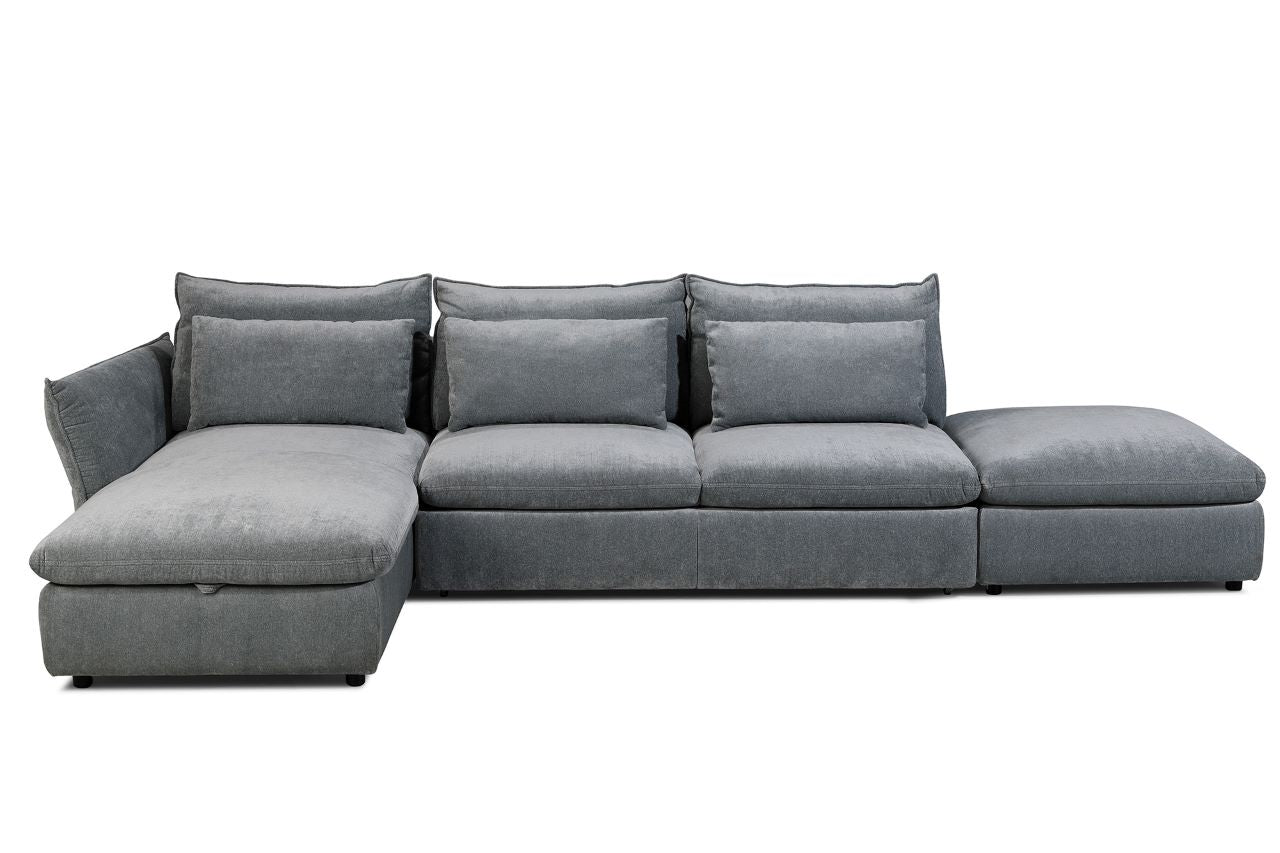 Háromszemélyes sarokkanapé ágyneműtartóval és puffal.