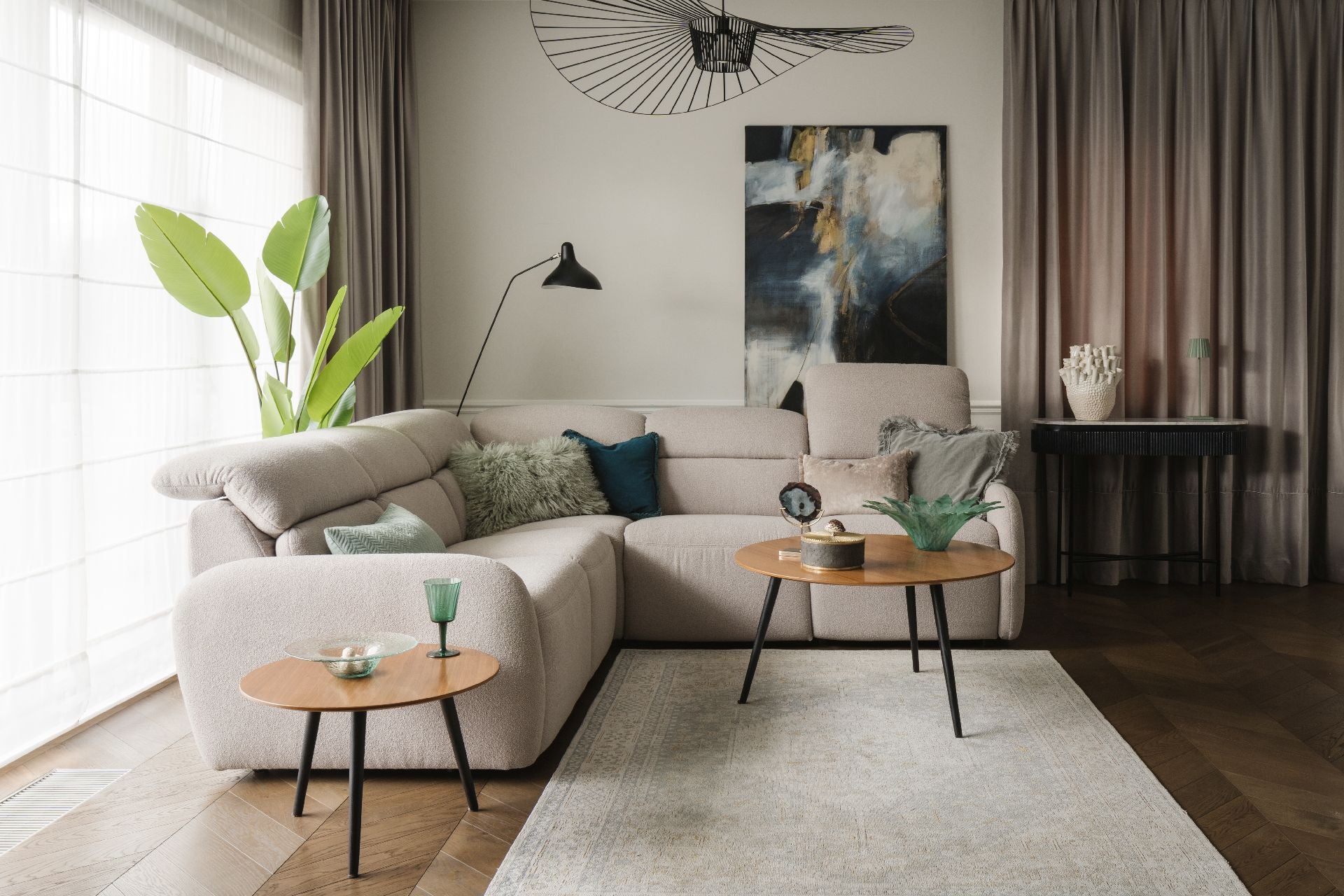 L alakú bézs szövet kanapé relax funkcióval