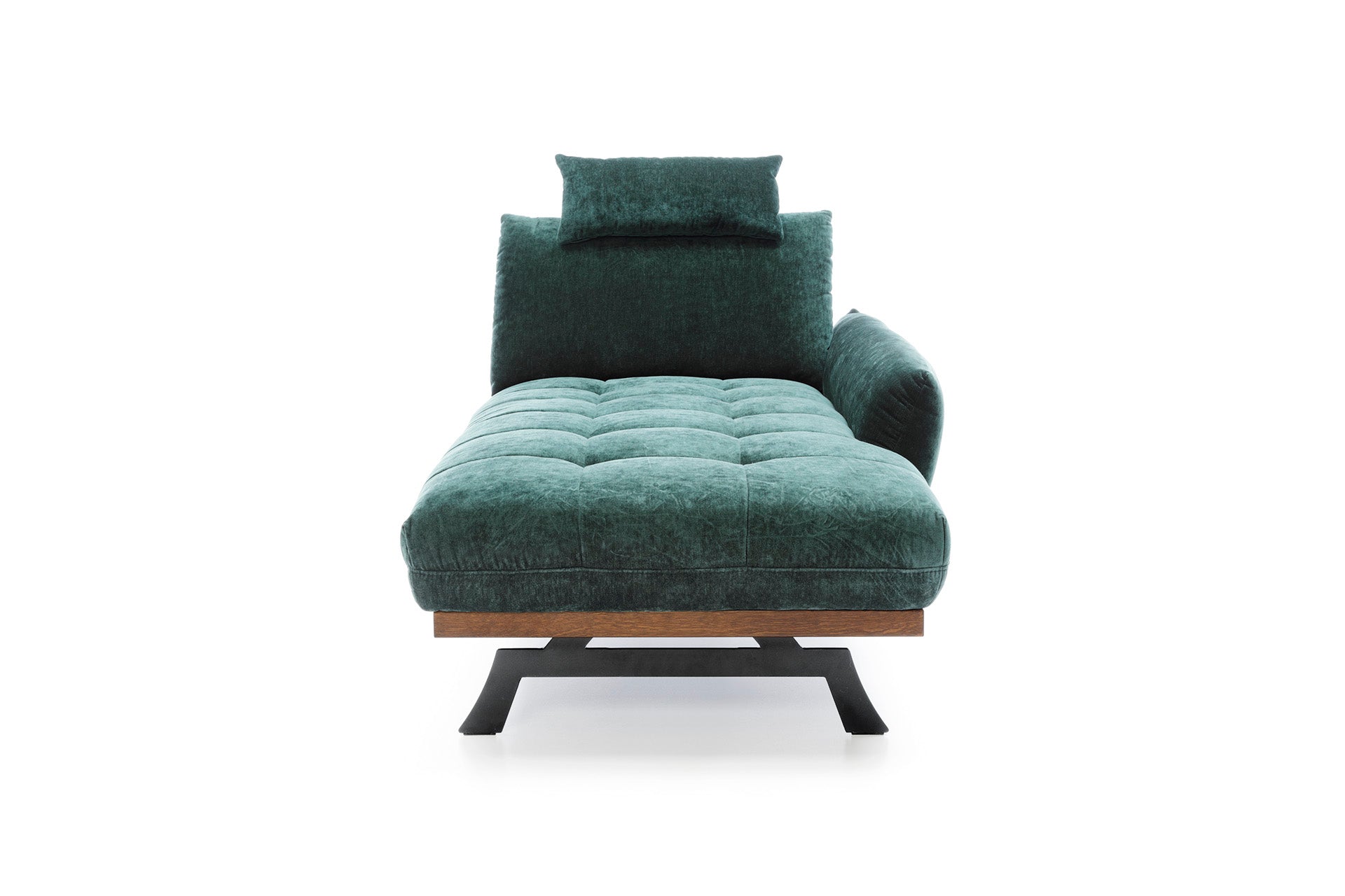 Kényelmes fejtámlás fekvőfotel választható magas lábakkal