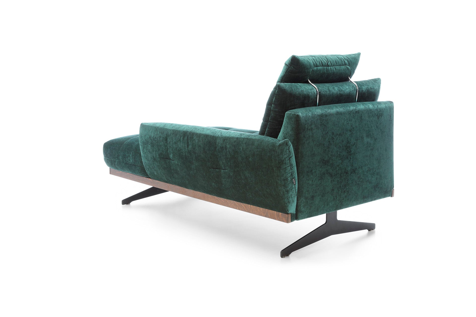 Térben elhelyezhető fejtámlás fekvőfotel magas lábakkal