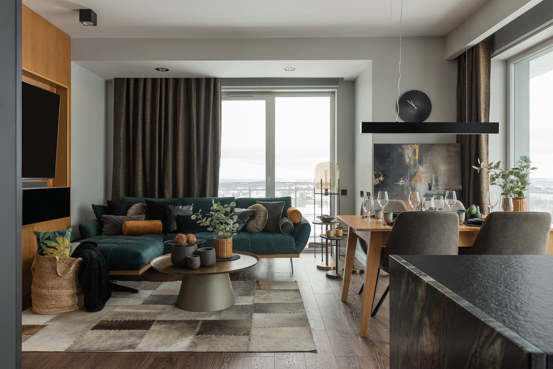 Sötétzöld bársony sarokkanapé fejtámlával