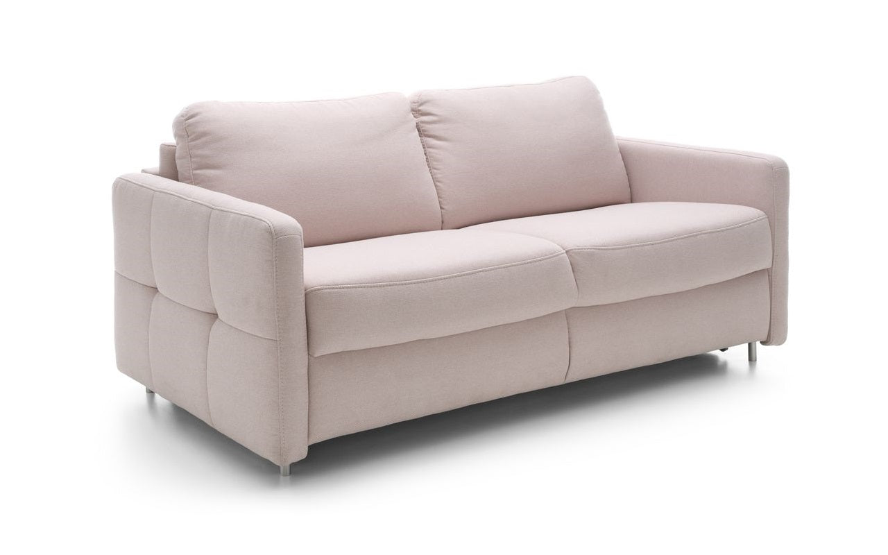 Rózsaszín kanapé mindennapi alváshoz.
