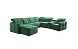 Nagy, zöld kanapé állítható fejtálmákkal.