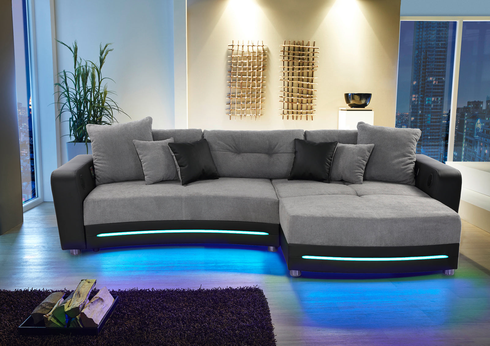 Fekete-szürke kanapé RGB világítással, hangszóróval és bluetooth kapcsolattal.